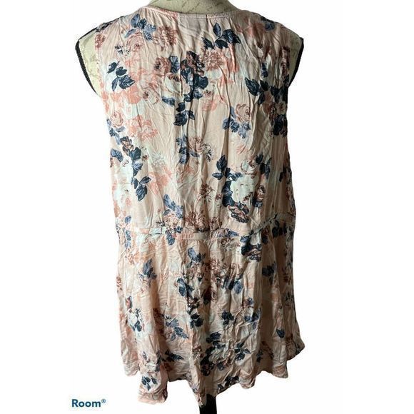 Torrid Size 3 Pink Blush Floral‎ Challis Tank Surplice Neckline Stretch Waist - Picture 4 of 6